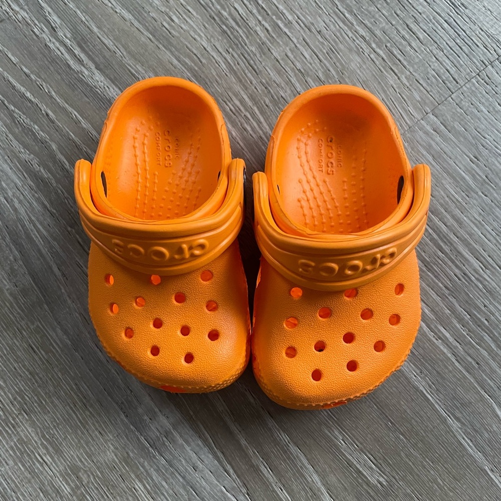 Toddler Crocs
Size C4